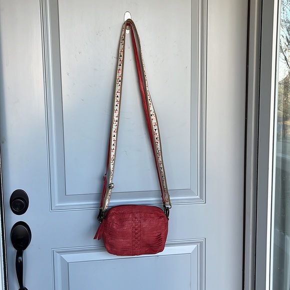 Day & Mood Unica Coral Leather Crossbody with 2 straps Anthropology - Picture 2 of 6